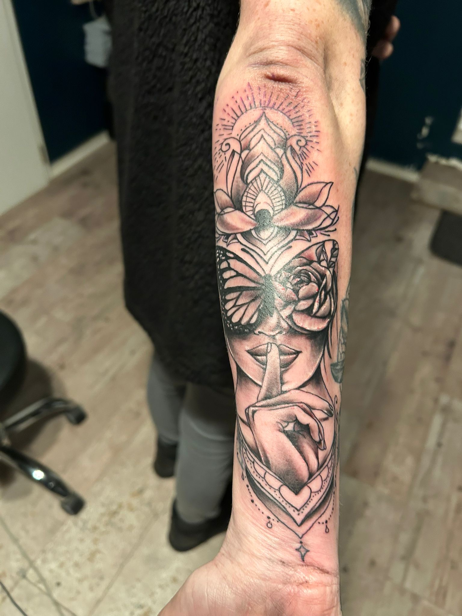 mandala lotus butterfly fine line tattoo unterarm bloody ink pegau.jpg